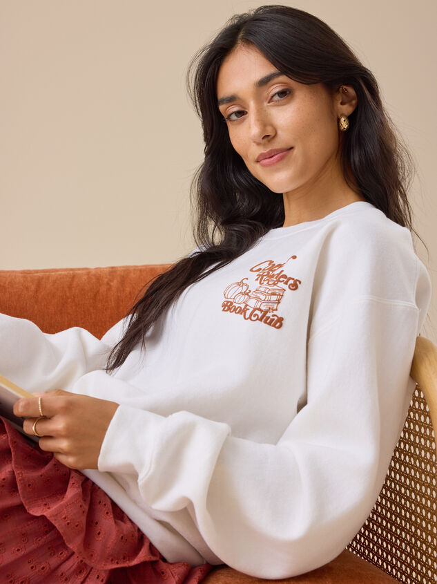 Cozy Readers Book Club Pullover Detail 5 - TULLABEE