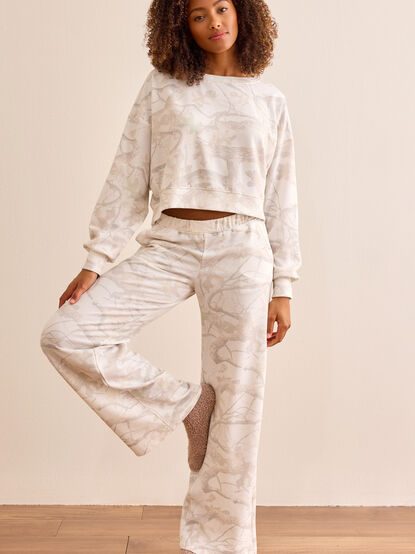 Modern Motion Camo Pants - TULLABEE