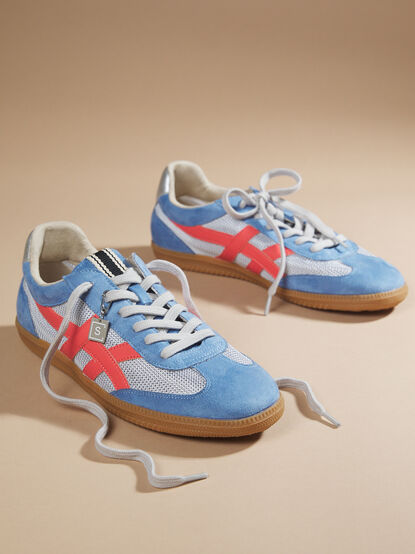 Sasha Sneakers - TULLABEE