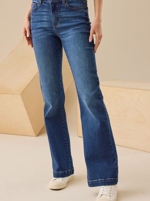 Elena Boot Cut Jeans Detail 2 - TULLABEE