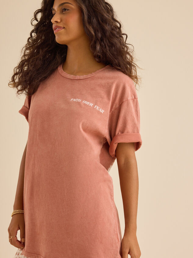 Faith Over Fear Graphic Tee Detail 4 - TULLABEE
