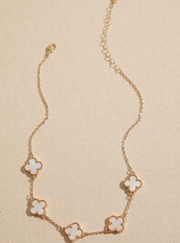18K Gold Mother Of Pearl Clover Necklace Detail 2 - TULLABEE