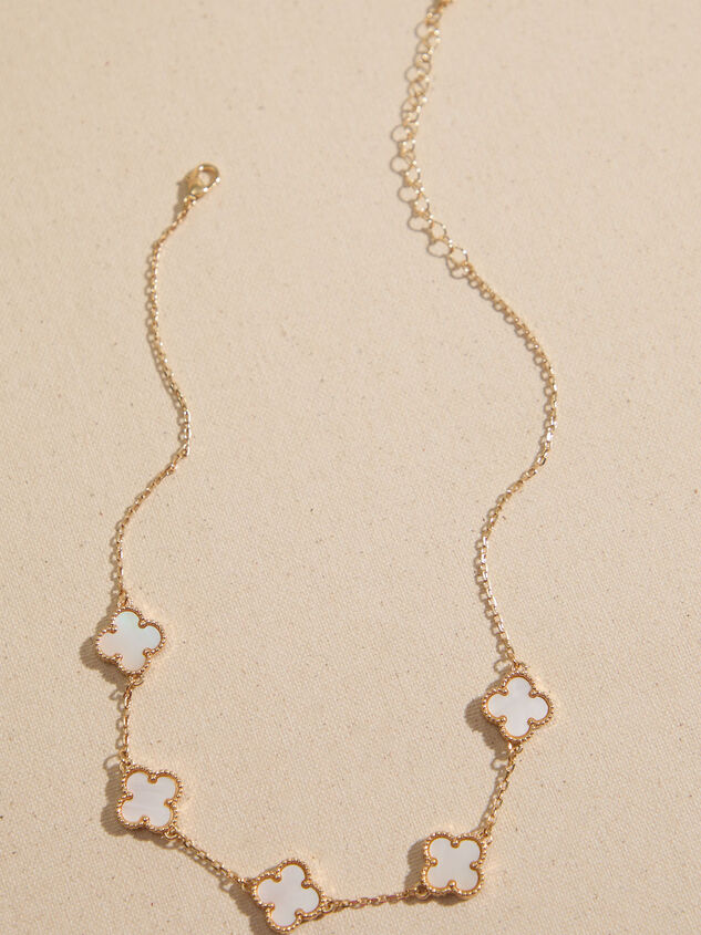 18K Gold Mother Of Pearl Clover Necklace Detail 2 - TULLABEE