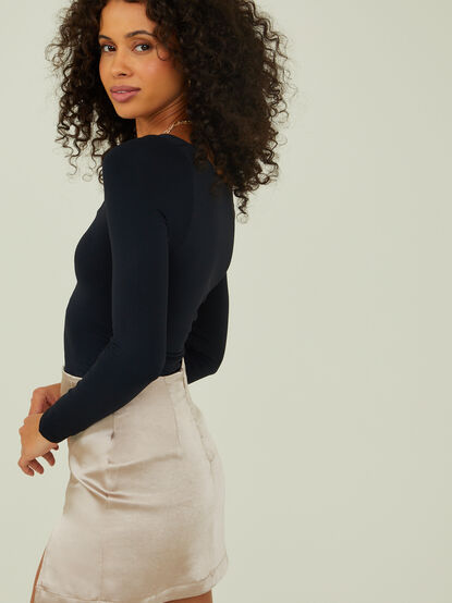 Everyday Seamless Long Sleeve Top - TULLABEE