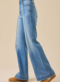 Zinnia Front Seam Flare Jeans Detail 4 - TULLABEE