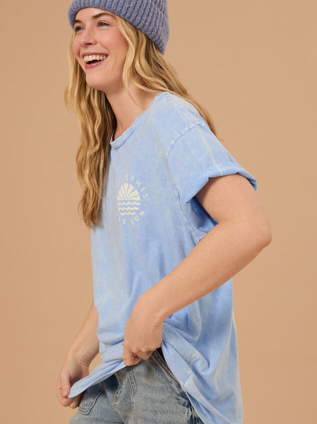 Here Comes The Sun Graphic Tee Detail 4 - TULLABEE