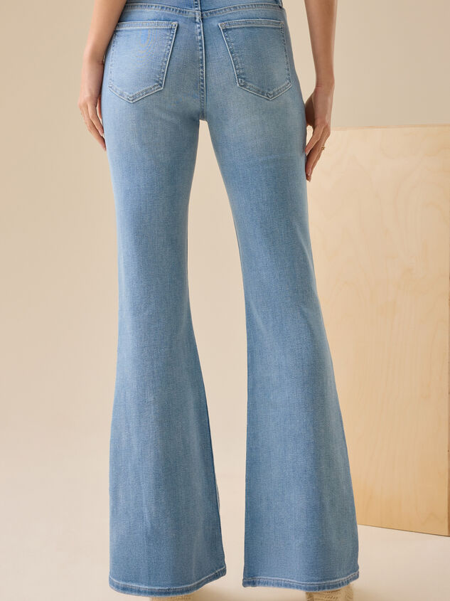 Carrie Flared Jeans Detail 5 - TULLABEE