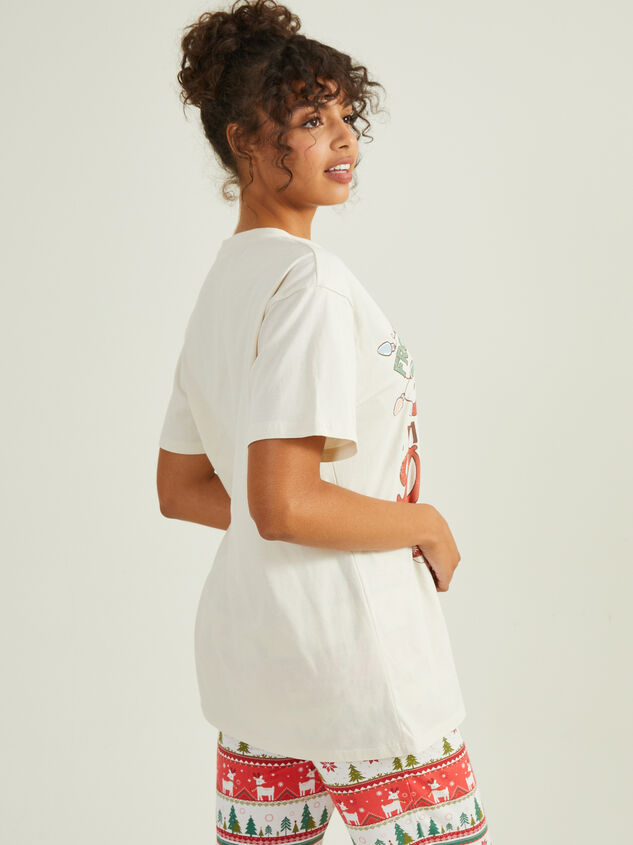 Deck These Halls Graphic Mama Tee Detail 3 - TULLABEE