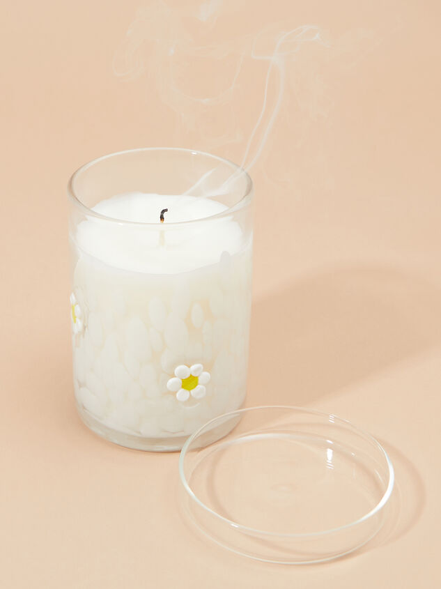 Daisy Sanctuary Candle Detail 3 - TULLABEE