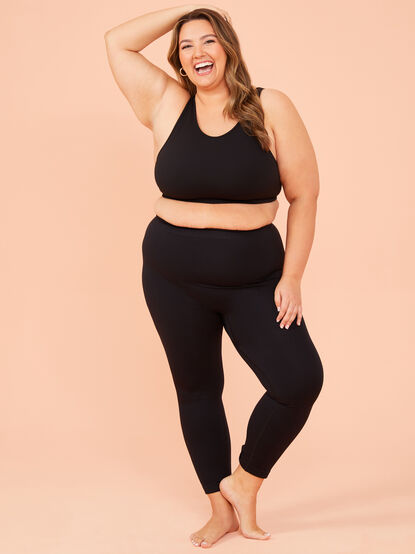 Seamless Ribbed Strappy Sports Bra - TULLABEE