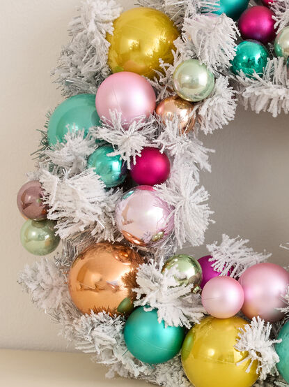 Flocked Silver Decorated Wreath - TULLABEE