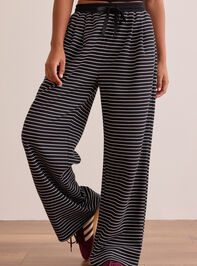 Stride Lounge Pants Detail 3 - TULLABEE