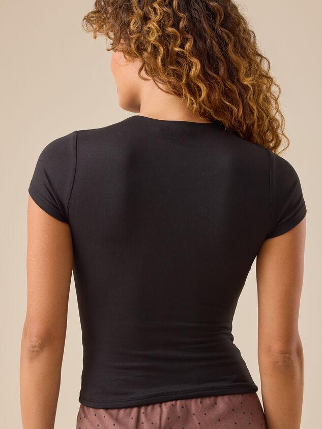Noa Seamless Fitted Tee Detail 4 - TULLABEE