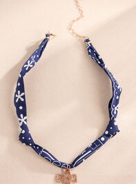 Hammered Cross Scarf Necklace Detail 2 - TULLABEE
