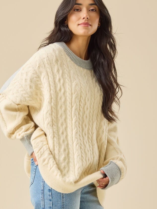 Cecily Oversized Cable Sweater Detail 3 - TULLABEE