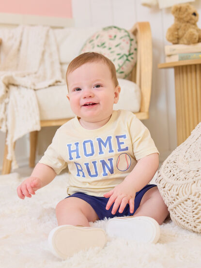 Home Run Baseball Graphic Tee - TULLABEE