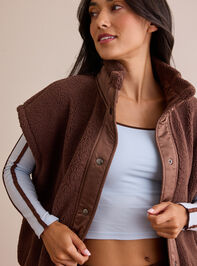 Summit Sherpa Button Vest Detail 3 - TULLABEE