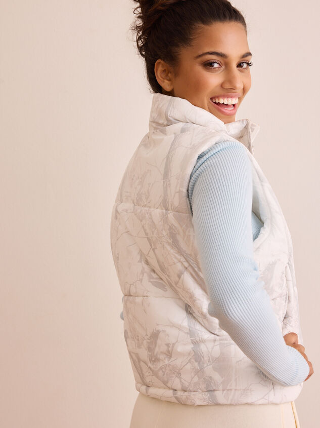 Wander Camo Puffer Vest Detail 6 - TULLABEE