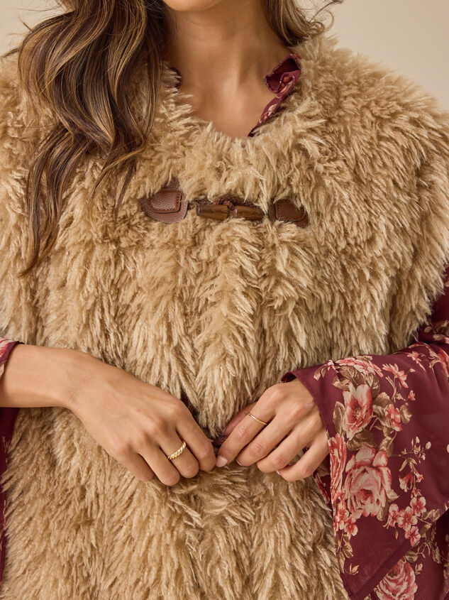 Tatia Faux Fur Vest Detail 4 - TULLABEE