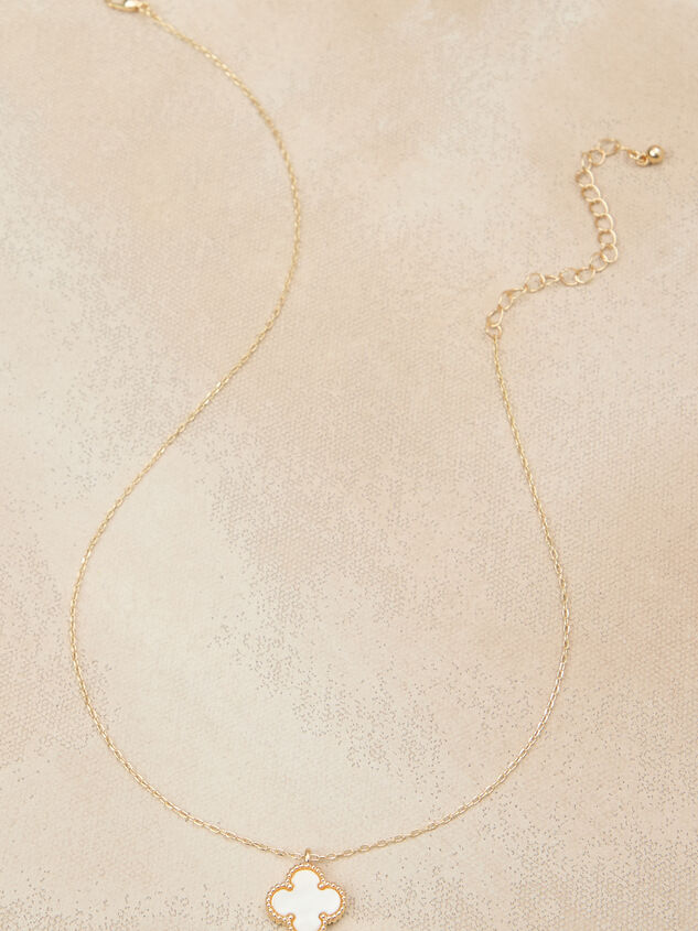 Mother Of Pearl Clover Charm Necklace Detail 2 - TULLABEE