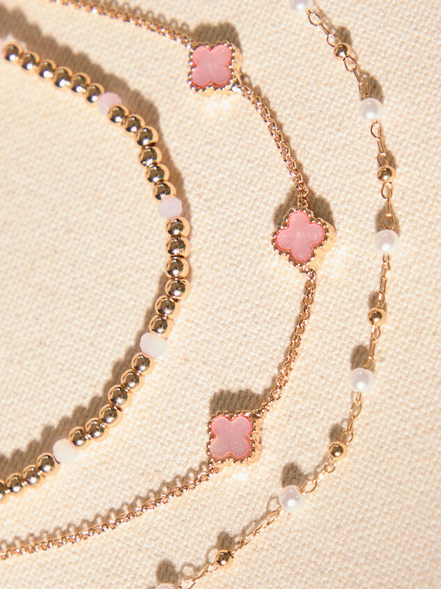 Dainty Clover Pearl Bracelet Set Detail 3 - TULLABEE