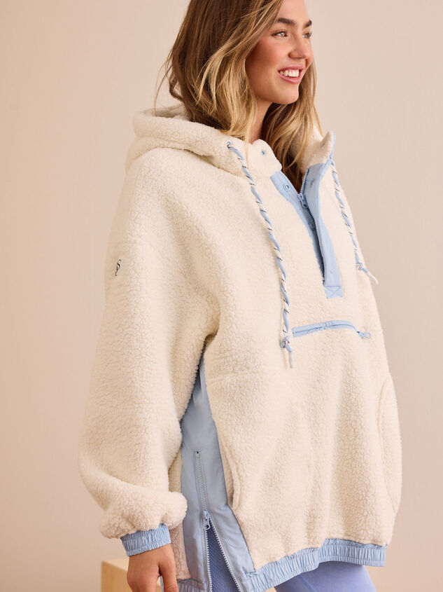 Sherpa Oversized Court Hoodie Detail 3 - TULLABEE