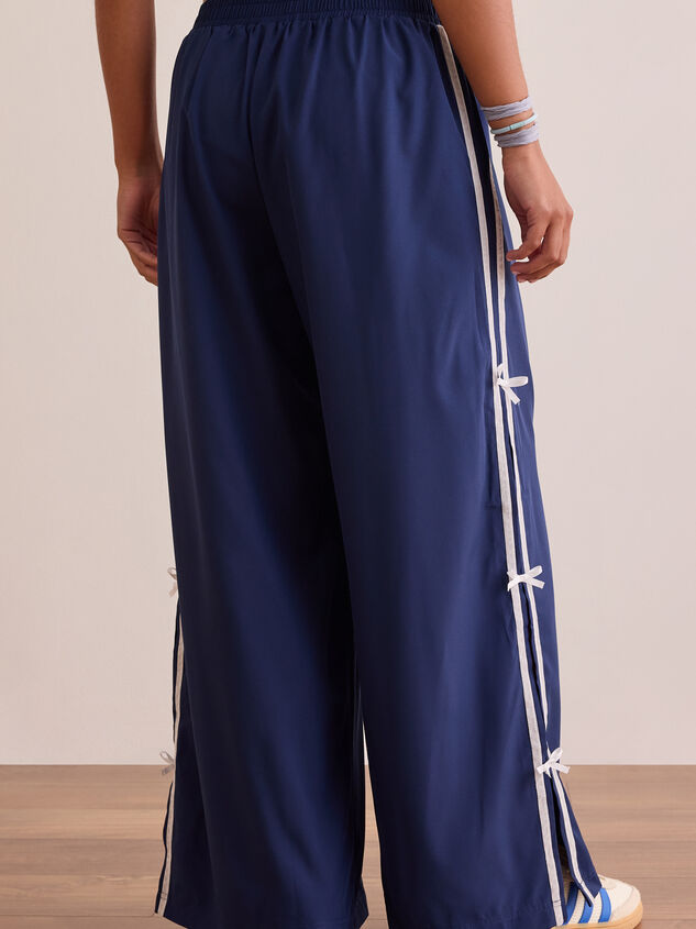Go Further Wide Leg Bow Pants Detail 4 - TULLABEE