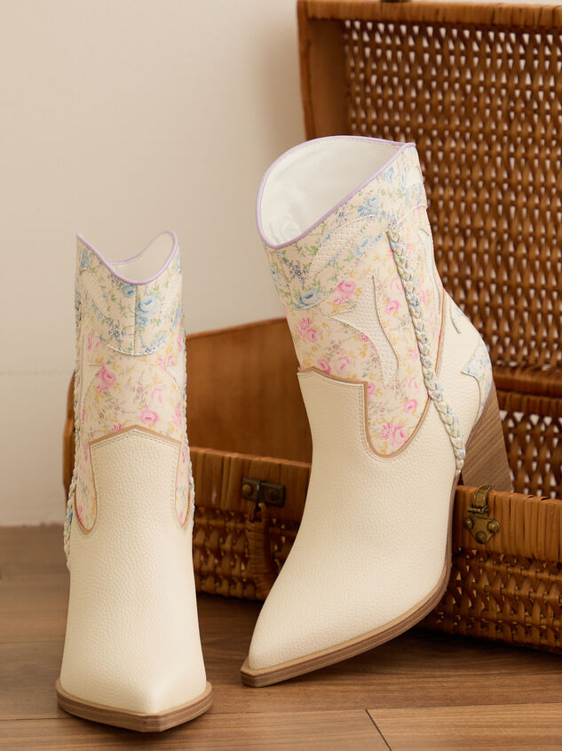 Nell Floral Boot Detail 3 - TULLABEE