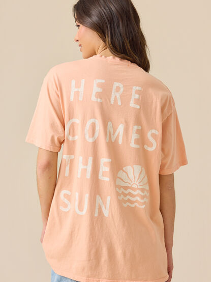 Here Comes The Sun Graphic Tee - TULLABEE