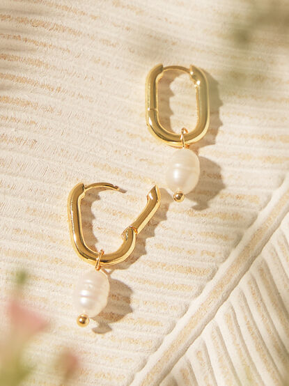Rectangle Pearl Hoop - TULLABEE