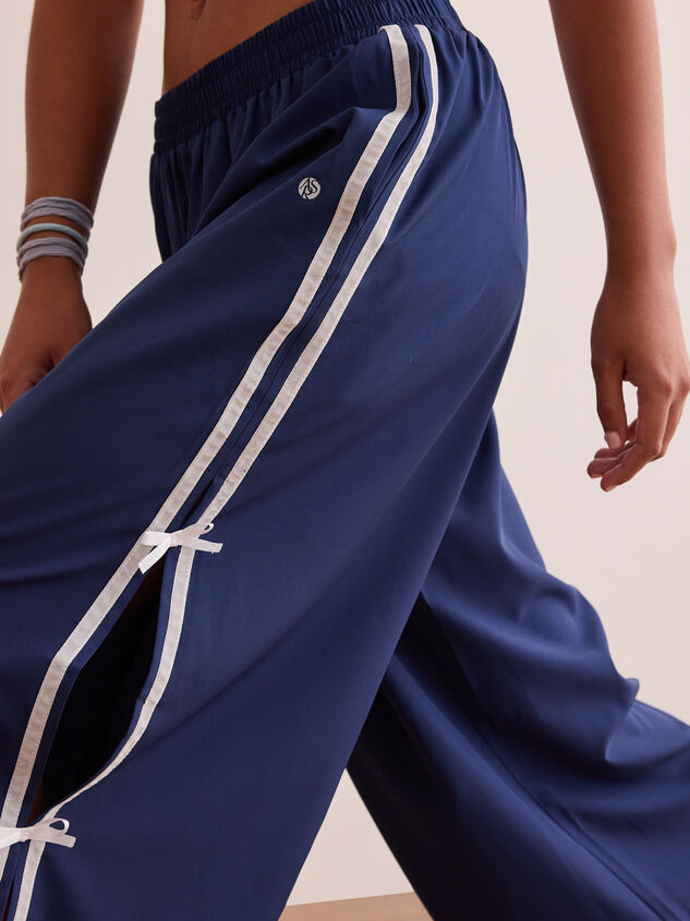 Go Further Wide Leg Bow Pants Detail 5 - TULLABEE