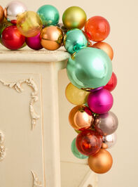 Merriment Christmas Garland Detail 3 - TULLABEE