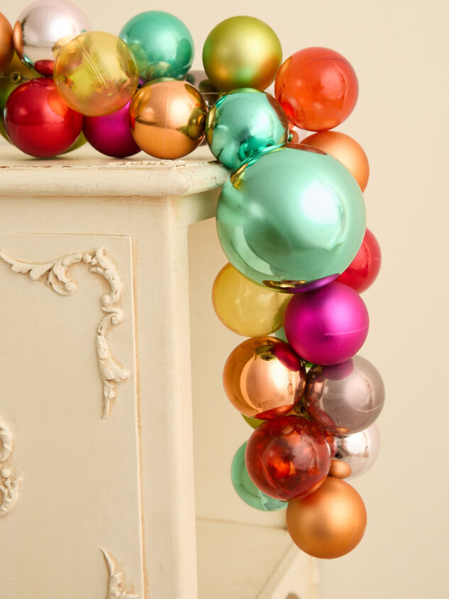 Merriment Christmas Garland Detail 3 - TULLABEE