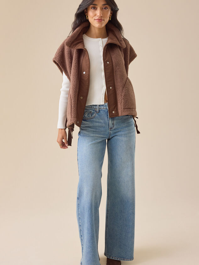 Nina Oversized Sherpa Vest Detail 3 - TULLABEE