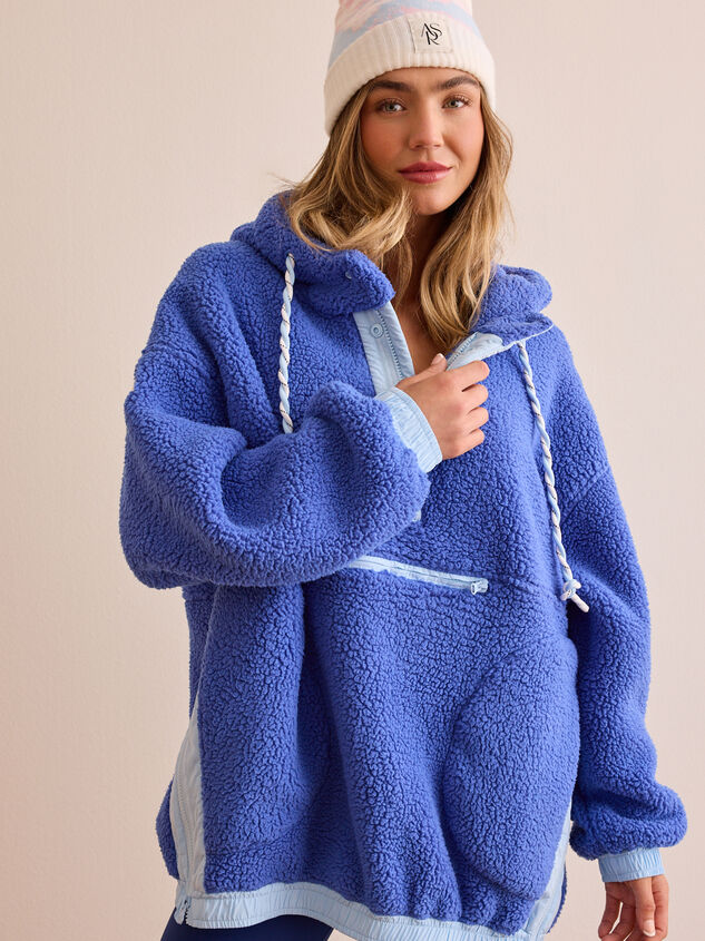 Sherpa Oversized Court Hoodie Detail 2 - TULLABEE