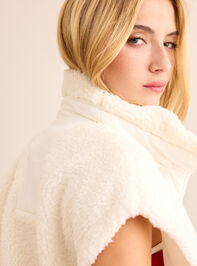 On The Move Sherpa Vest Detail 7 - TULLABEE