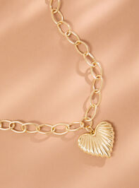 Ribbed Bubble Heart Necklace Detail 2 - TULLABEE