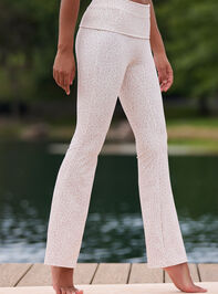 Quick Pace Flare Leggings Detail 3 - TULLABEE