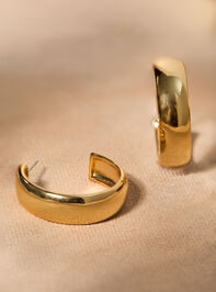 18K Gold Dipped Chunky Hoops Detail 2 - TULLABEE