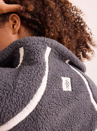 Sprint Sherpa Quarter Zip Detail 7 - TULLABEE