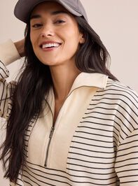 Stride Quarter Zip Pullover Detail 3 - TULLABEE