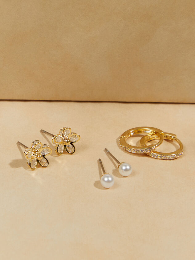 Karina Earring Set Detail 2 - TULLABEE