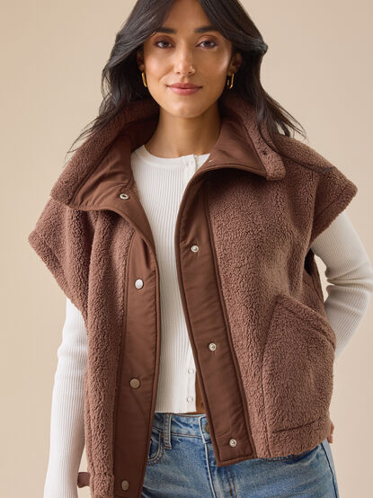 Nina Oversized Sherpa Vest - TULLABEE