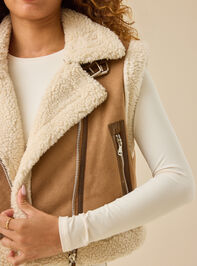 Tilly Sherpa Vest Detail 4 - TULLABEE