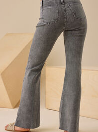 Shep Boot Cut Jeans Detail 6 - TULLABEE