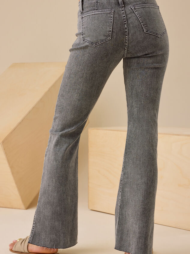 Shep Boot Cut Jeans Detail 6 - TULLABEE