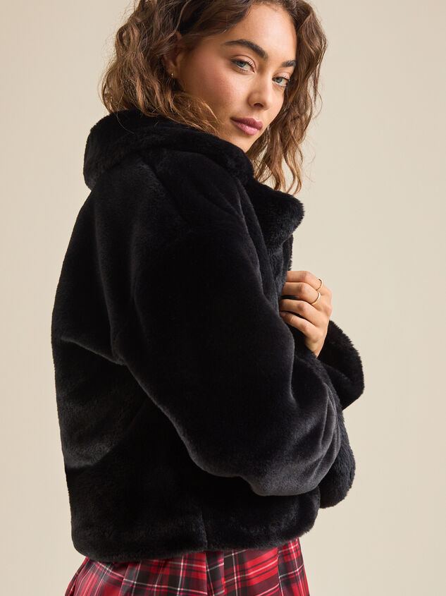 Jamie Collard Fur Jacket Detail 3 - TULLABEE