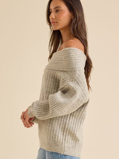 Hattie Off-Shoulder Sweater - TULLABEE