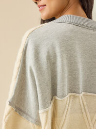 Cecily Oversized Cable Sweater Detail 6 - TULLABEE