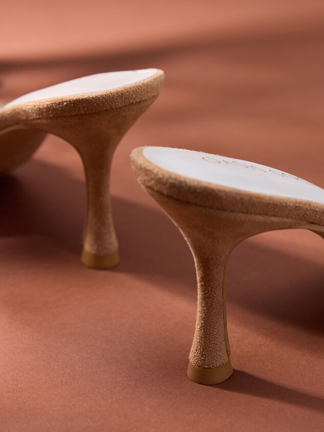 The Tan Jane Bow Heel Detail 3 - TULLABEE